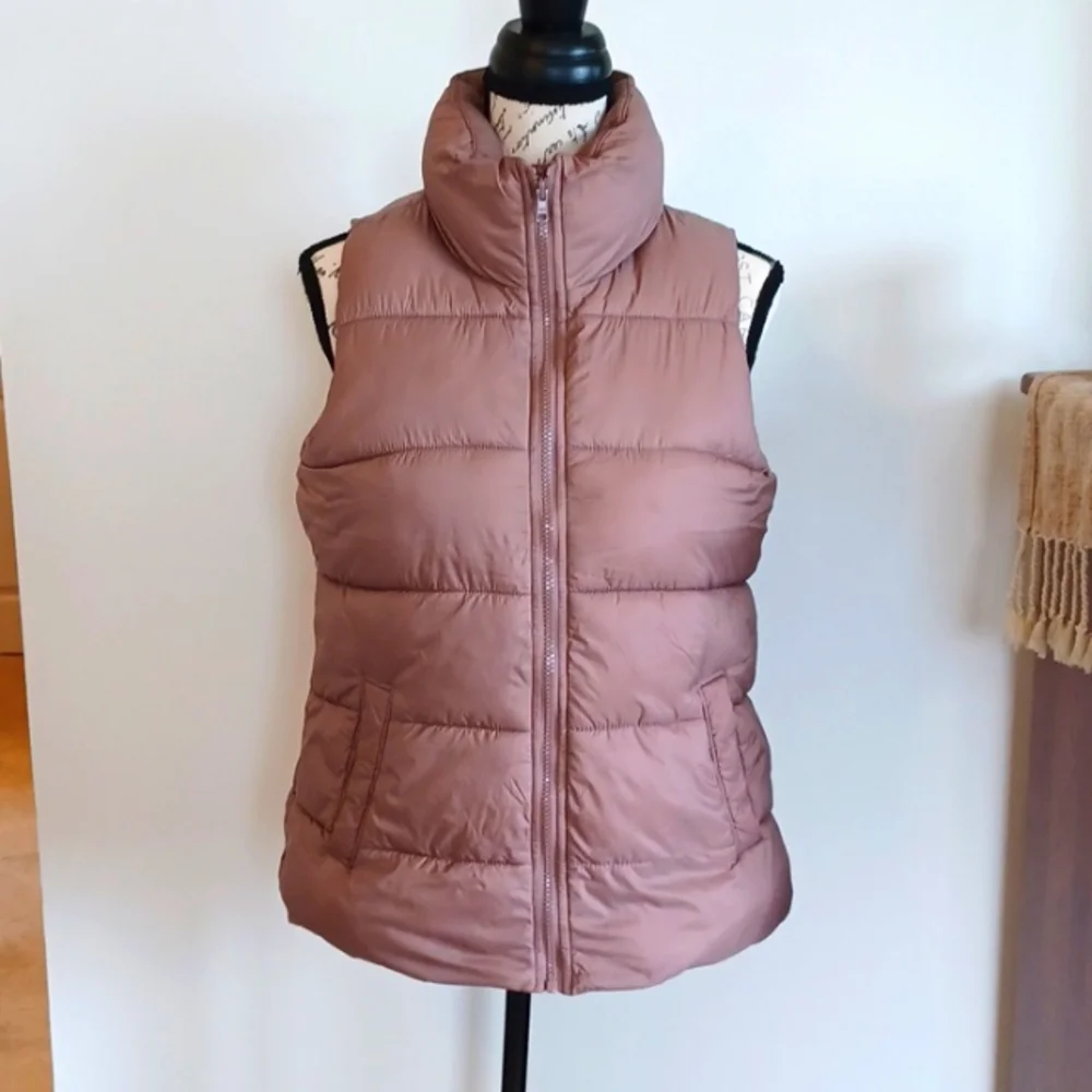 Old Navy Puffer Vest - Picture 1 of 9